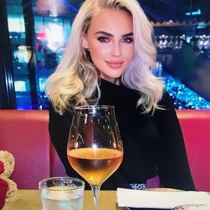 Meet your Posher, Anika